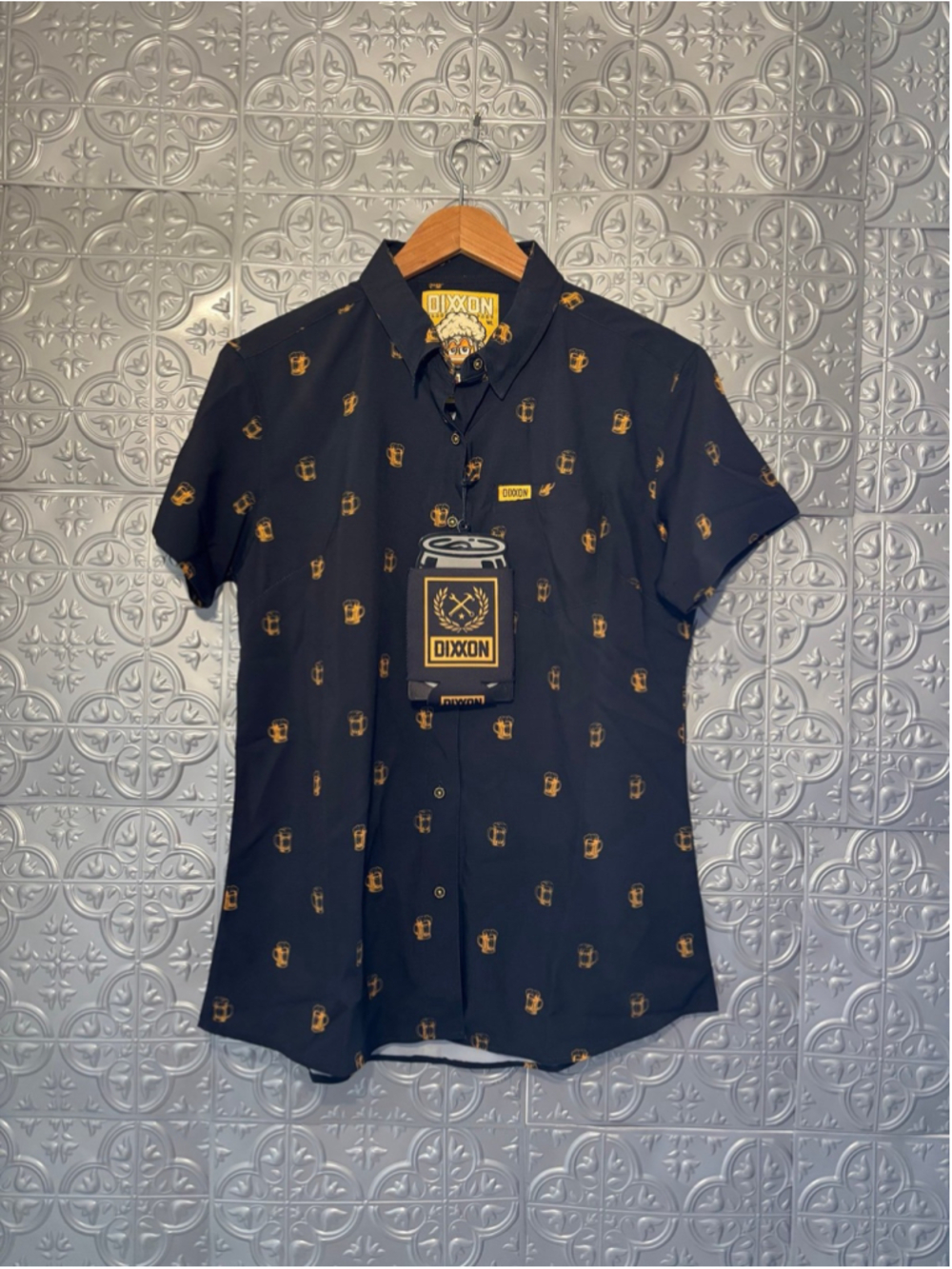 Dixxon Flannel Co NWT Scuttered Shirt Womens large Black Beer Mug Button Up Top